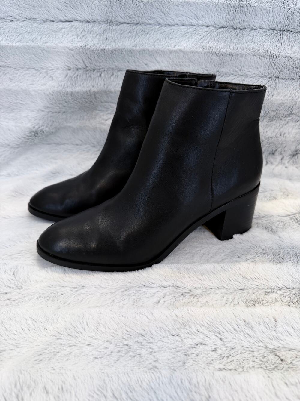 Vince Camuto Gaviren Black Leather Ankle Boots Block Heel Side Zip Womenโs 9M